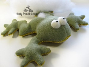 free frog plush pattern